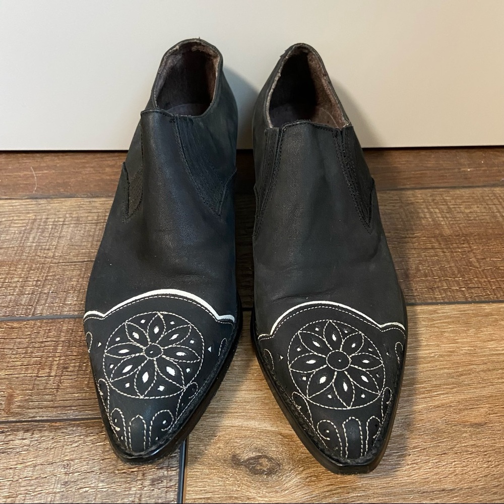Guess Vintage 90s Black and White Ankle Booties Size 7.5 - Picture 3 of 13